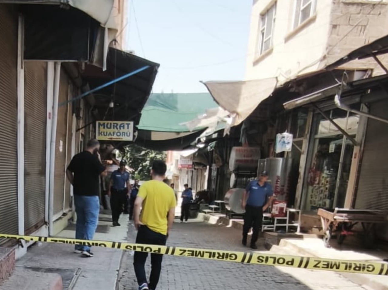 SİİRT KENT MERKEZİNDEKİ HELVACILAR ÇARŞISI'NDA İKİ GRUP ARASINDA ÇIKAN SİLAHLI KAVGADA 1 KİŞİ...