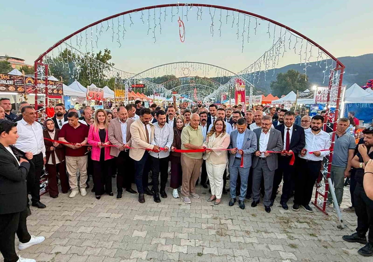 SİMAV’DA 93. TURİZM VE TİCARET PANAYIRI COŞKUYLA AÇILDI