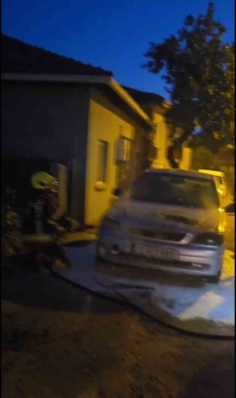SINDIRGI’DA BİR OTOMOBİL ALEVLERE TESLİM OLDU