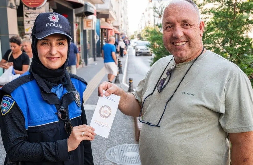 SİNOP'TA POLİS EKİPLERİ, SAKARYA CADDESİ ÜZERİNDE ESNAF VE VATANDAŞLARA YÖNELİK BİLGİLENDİRME...