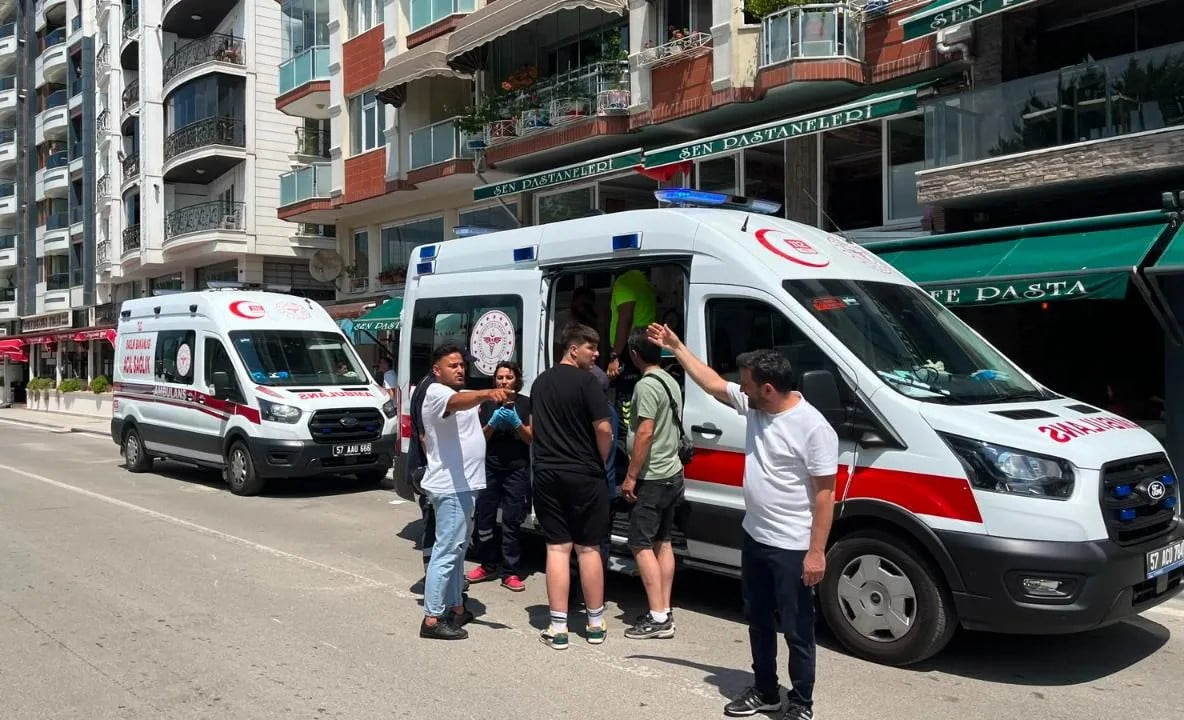 SİNOP’TA İKİ MOTOSİKLETİN ÇARPIŞMASI SONUCU MEYDANA GELEN TRAFİK KAZASINDA 3 KİŞİ...