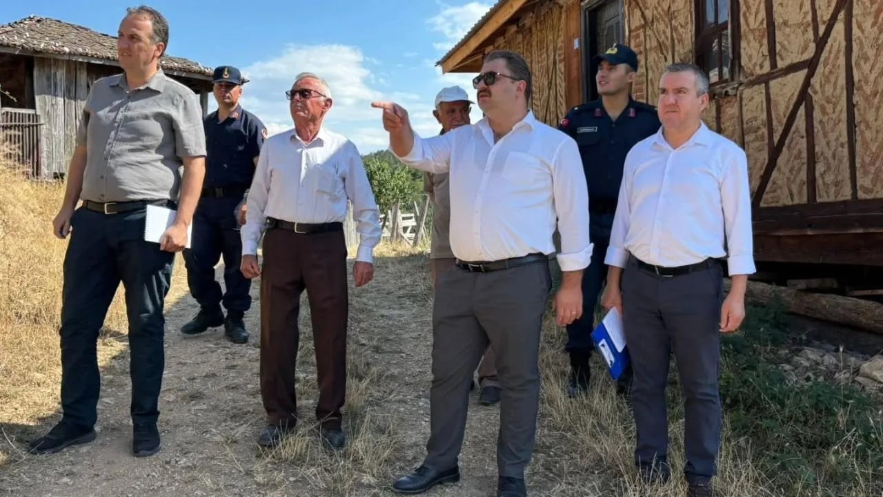 SİNOP’UN SARAYDÜZÜ İLÇESİNDE KAYMAKAM BİRKAN GÖKTAŞ, ÇALPINAR KÖYÜNÜ ZİYARET EDEREK VATANDAŞLARLA...