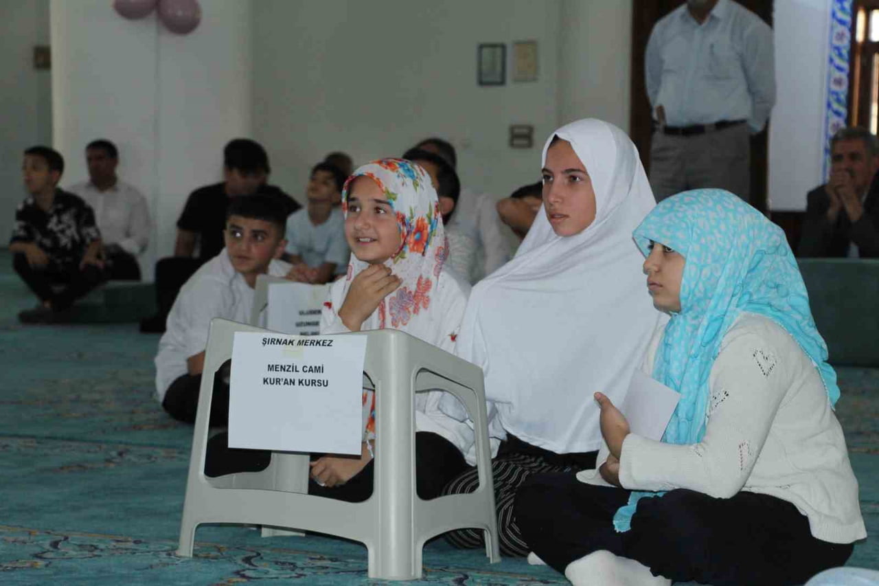 ŞIRNAK’TA YAZ KUR’AN KURSLARINDA EĞİTİM GÖREN ÖĞRENCİLER, DÜZENLENEN KAPANIŞ PROGRAMI VE BİLGİ...