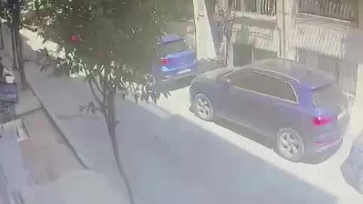 Şişli’de evden klima ve televizyon çalan hırsız kamerada