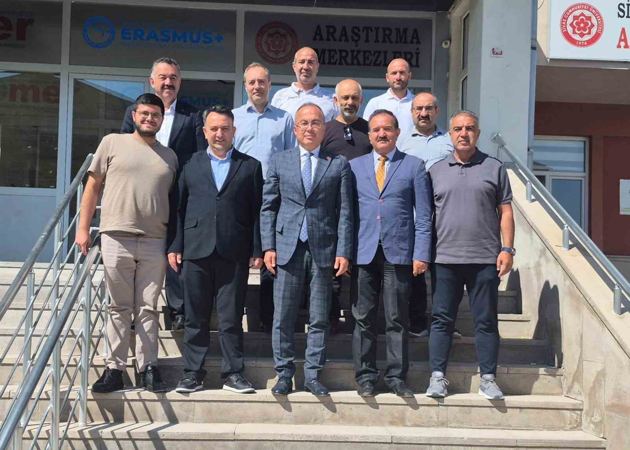 SİVAS GENÇLİK VE SPOR İL MÜDÜRÜ ŞAHİN ERTEM VE BERABERİNDEKİ ŞUBE MÜDÜRLERİ, TÜRKİYE SPOR...
