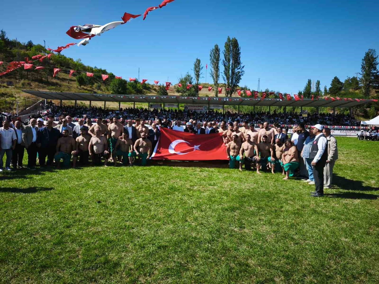 SİVAS’IN DOĞANŞAR İLÇESİNDE, OLİMPİYAT, DÜNYA VE AVRUPA ŞAMPİYONU EFSANE MİLLİ GÜREŞÇİ AHMET AYIK...