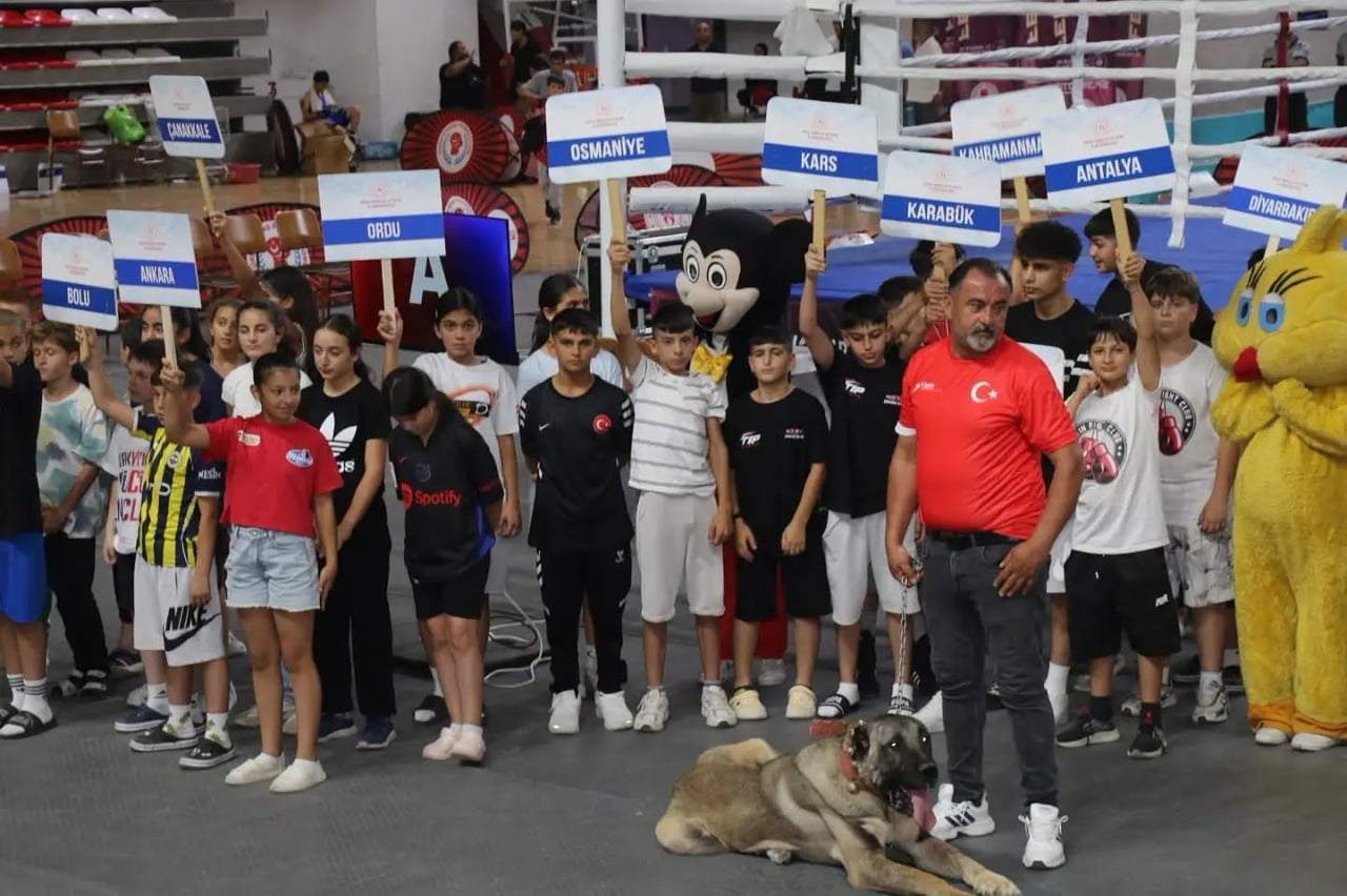 SİVAS’TA BAŞLAYAN U-13 KADIN-ERKEK TÜRKİYE FERDİ BOKS ŞAMPİYONASI TÜM HIZIYLA DEVAM EDERKEN...