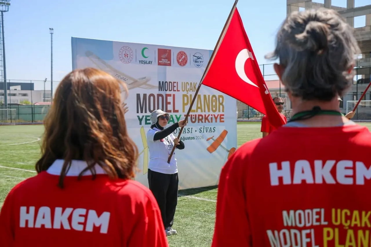 SİVAS’TA DÜZENLENEN MODEL UÇAK-MODEL PLANÖR YEŞİLAY TÜRKİYE ŞAMPİYONASI, AÇILIŞ SEREMONİSİNİN...