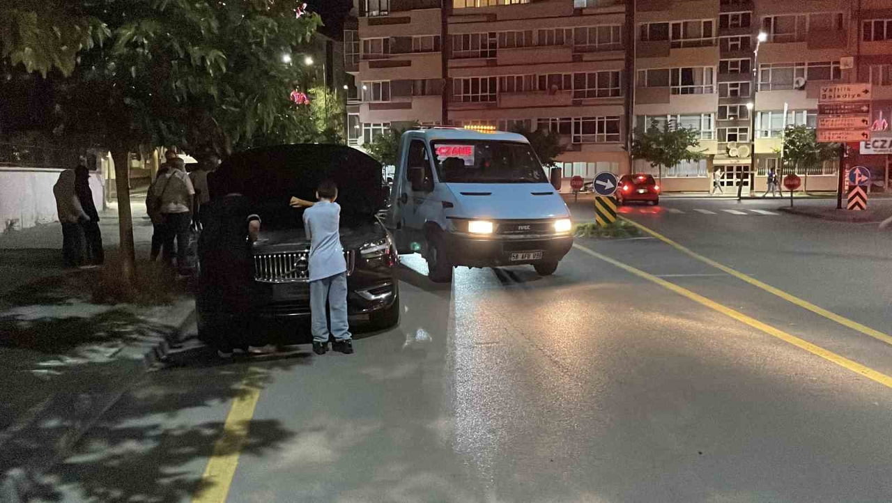 SİVAS’TA İKİ ARACIN ÇARPIŞMASI SONUCU MEYDANA GELEN TRAFİK KAZASINDA 3’Ü ÇOCUK OLMAK ÜZERE 4 KİŞİ...