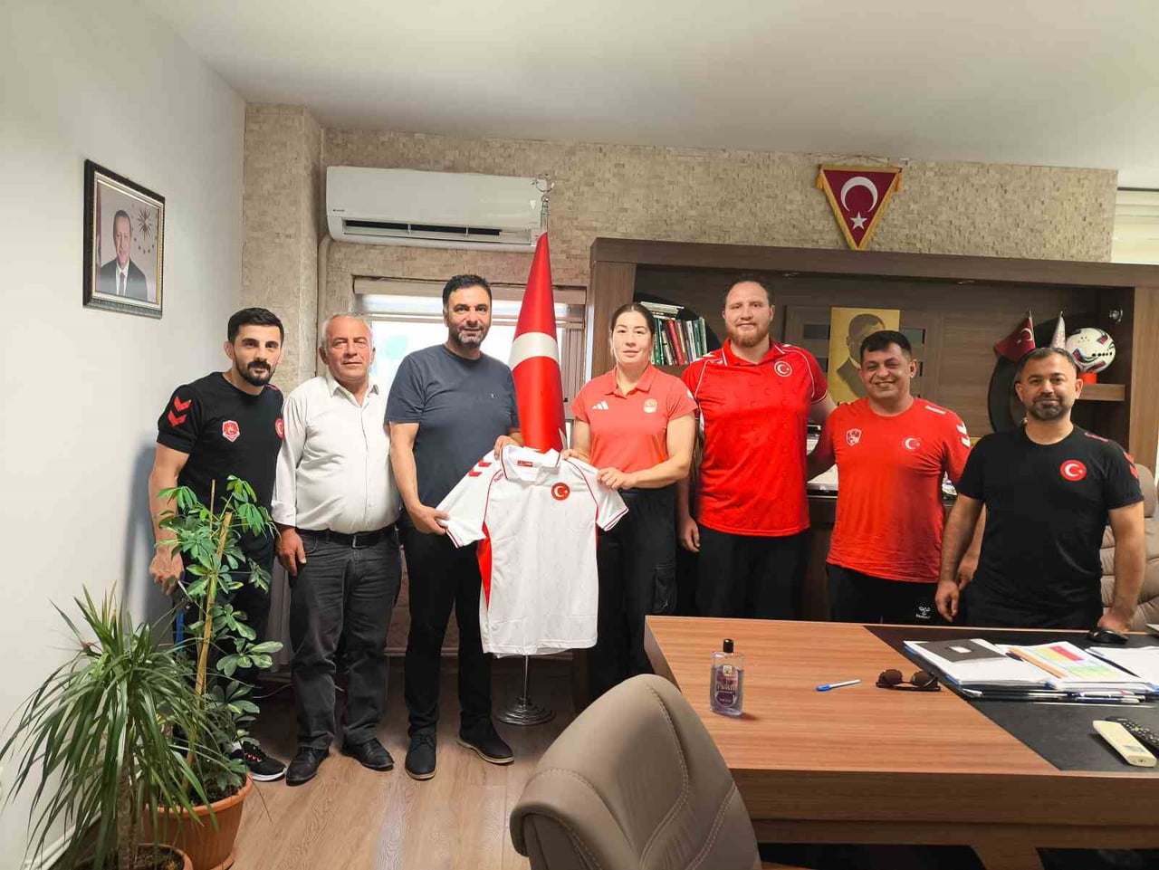 SLOVAKYA'DA DÜZENLENECEK U-20 DÜNYA KADINLAR GÜREŞ ŞAMPİYONASI ÖNCESİNDE HAZIRLIKLARINI SÜRDÜREN...