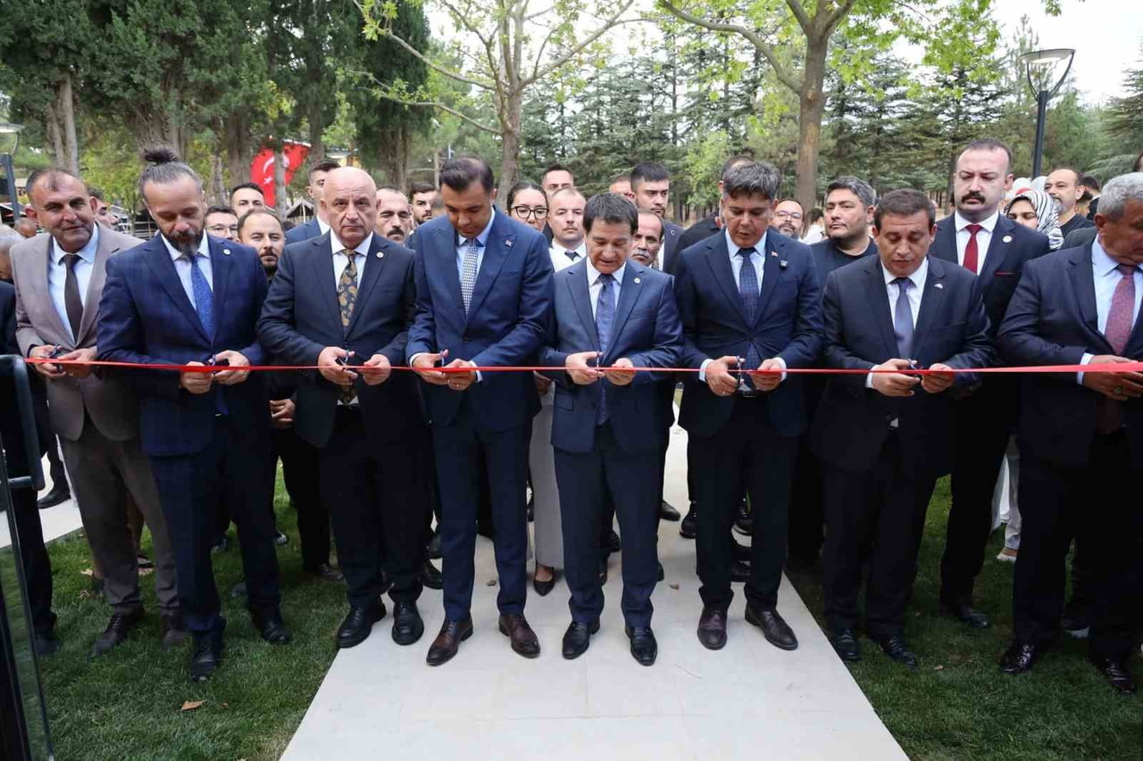 SÖĞÜT İLÇESİNDE 'BEYLİKTEN İMPARATORLUĞA DİJİTAL TARİH MÜZESİ' AÇILDI.