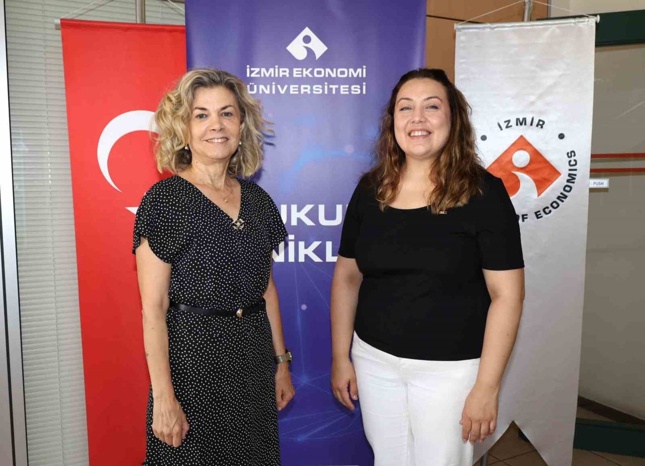 SOL BAŞTAN...PROF. DR. SEVİLAY UZUNALLI VE DOÇ. DR. CANDİDE ŞENTÜRK AKANER