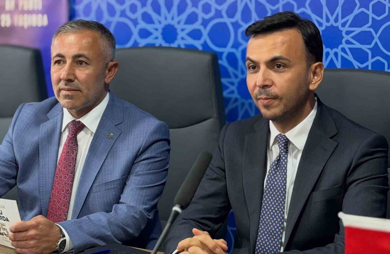 SOLDAKİ AK PARTİ BİLECİK İL BAŞKANI SERKAN YILDIRIM, SAĞDAKİ AK PARTİ GENEL MERKEZ İL KOORDİNATÖRÜ...