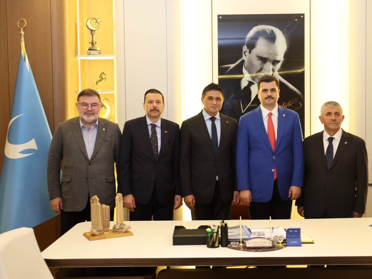 (SOLDAN SAĞA) AK PARTİ İZMİR İL BAŞKANI BİLAL SAYGILI, AK PARTİ İZMİR MİLLETVEKİLİ MAHMUT ATİLLA...