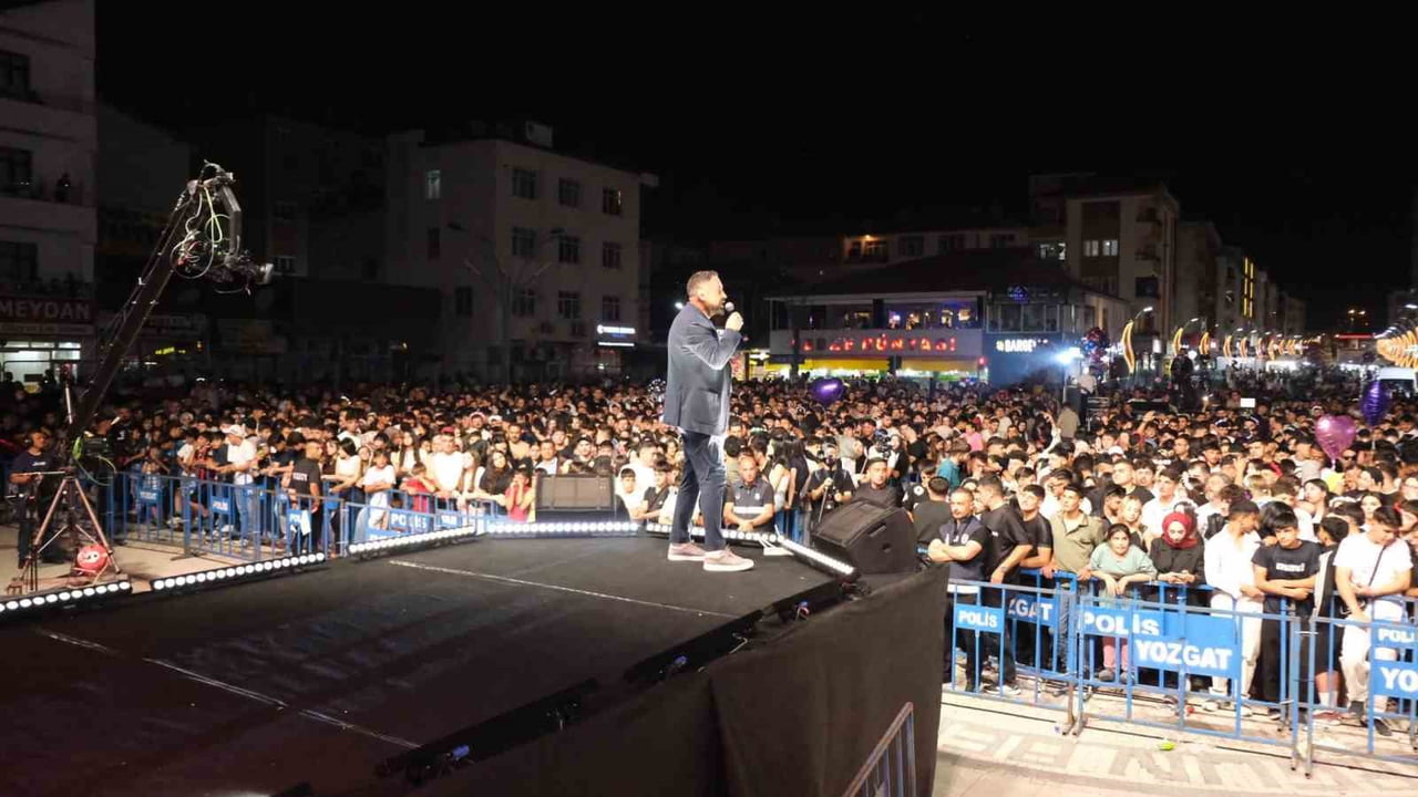 SORGUN BELEDİYESİ TARAFINDAN DÜZENLENEN SORGUN YAZ FESTİVALİ SORFEST 2026'NIN İLK KONSERİ COŞKU...
