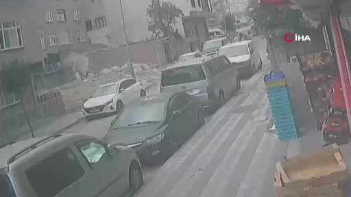Sultangazi’de ATM’den para çeken kadına gasp girişimi kamerada: Şüpheli tutuklandı