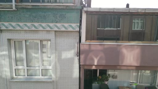 Sultangazi’de temel kazısı sırasında yan bina zarar gördü: Tedbir amaçlı boşaltıldı