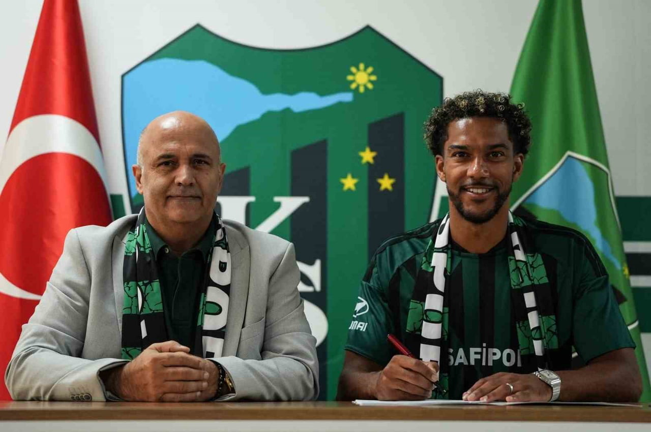 SÜPER LİG EKİBİ KOCAELİSPOR, FRANSIZ FORVET FLORİAN AYE İLE 2 YILLIK SÖZLEŞME İMZALADI.
