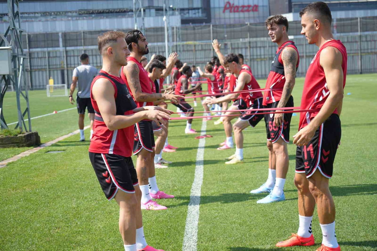 SÜPER LİG EKİPLERİNDEN SAMSUNSPOR, HOLLANDA KAMPININ ARDINDAN YENİ SEZONA SAMSUN’DA YAPTIĞI...