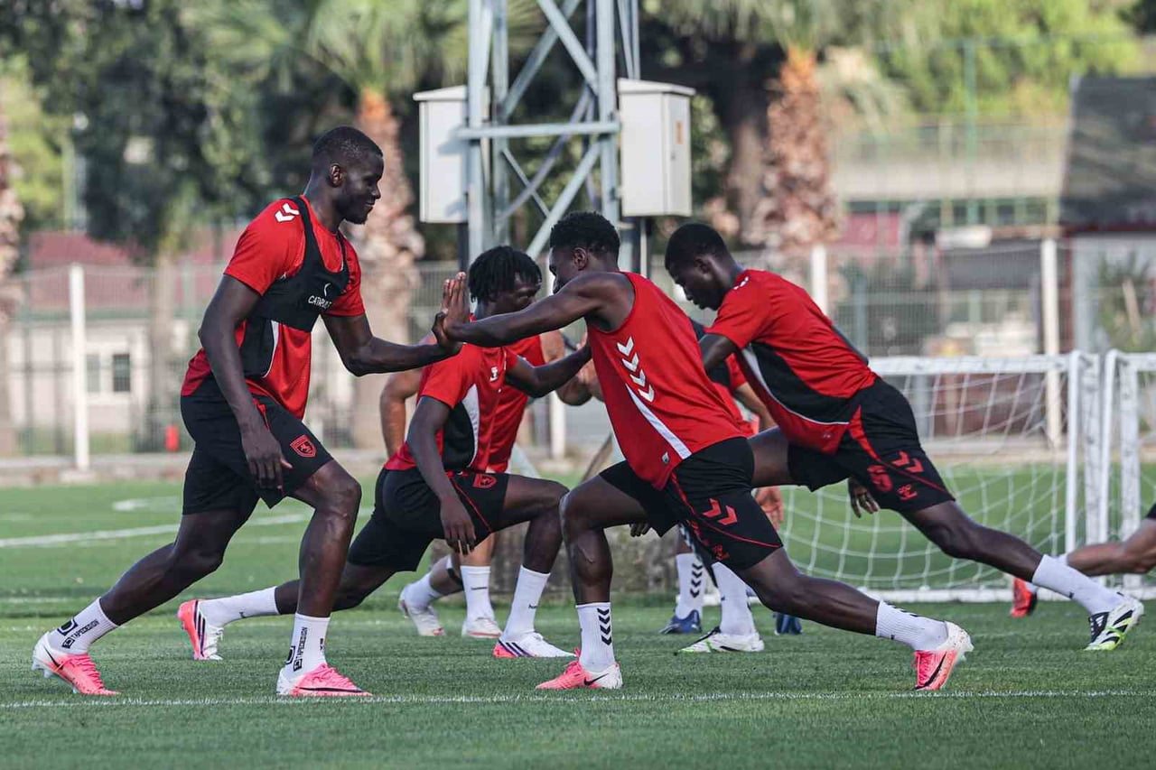 SÜPER LİG EKİPLERİNDEN SAMSUNSPOR, YARIN KARŞILAŞACAĞI ÇAYKUR RİZESPOR’U YENİP SEZONUN İLK...