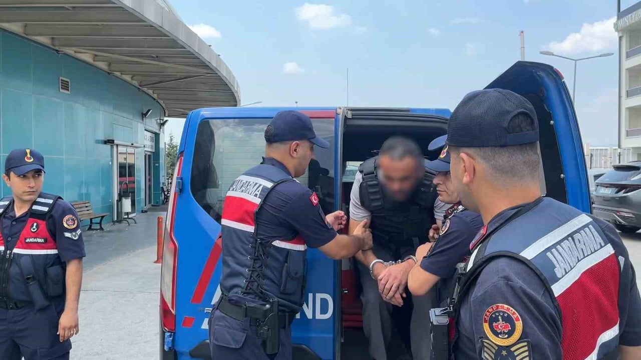 ŞÜPHELİ, İFADESİ ALINMAK ÜZERE YILDIRIM İLÇE JANDARMA KOMUTANLIĞI'NA GÖTÜRÜLDÜ.