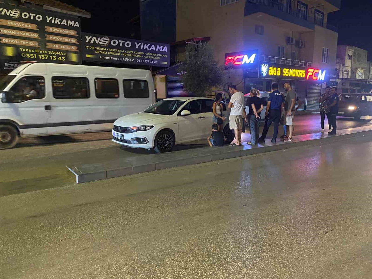 SÜRÜCÜ, İFADESİ ALINMAK ÜZERE POLİS MERKEZİNE GÖTÜRÜLÜRKEN, KAZAYLA İLGİLİ İNCELEME...