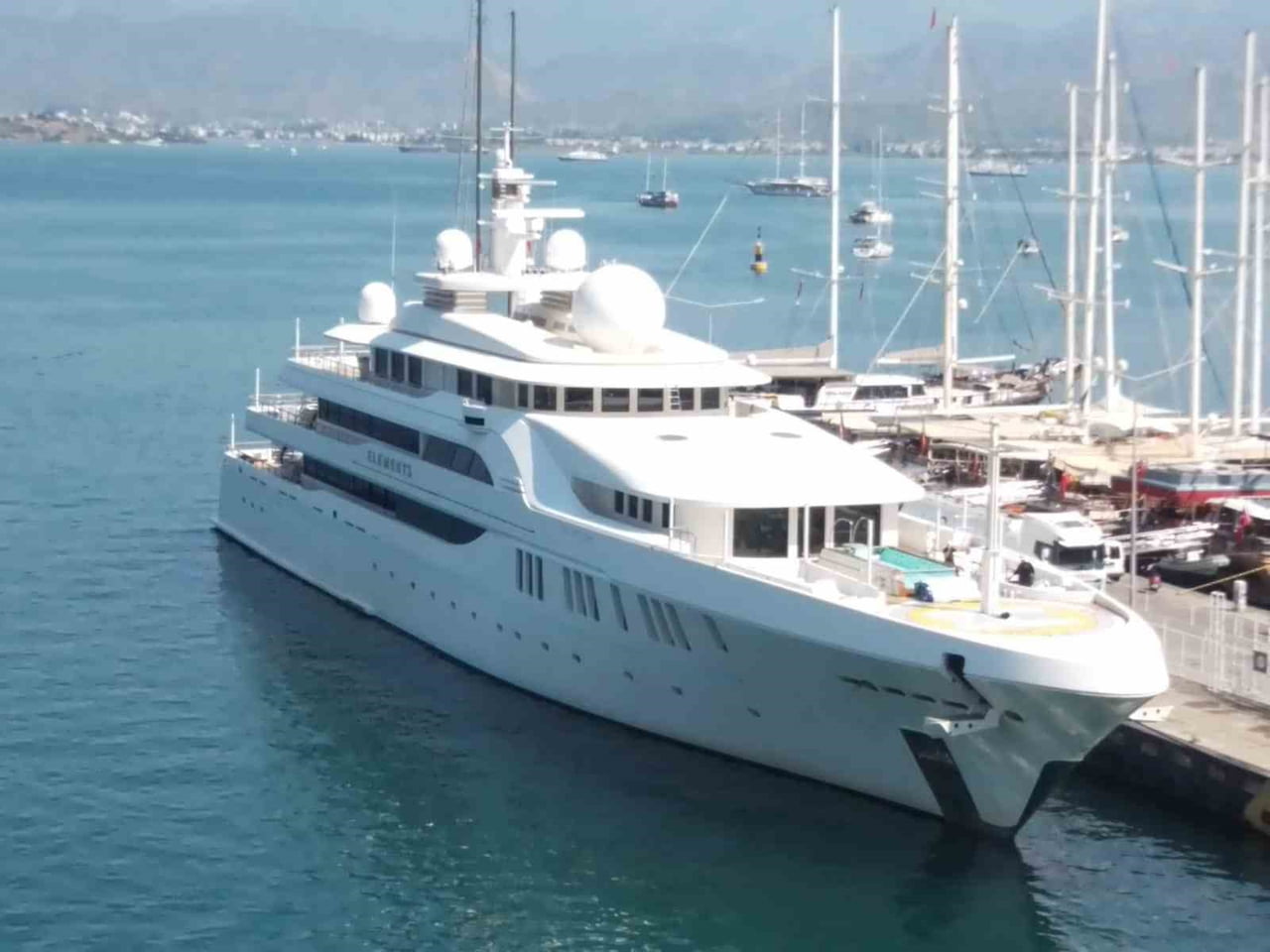 SUUDİ MİLYARDERİN 125 MİLYON DOLARLIK MEGA YATI FETHİYE'DE 100 TON AKARYAKIT ALDI
