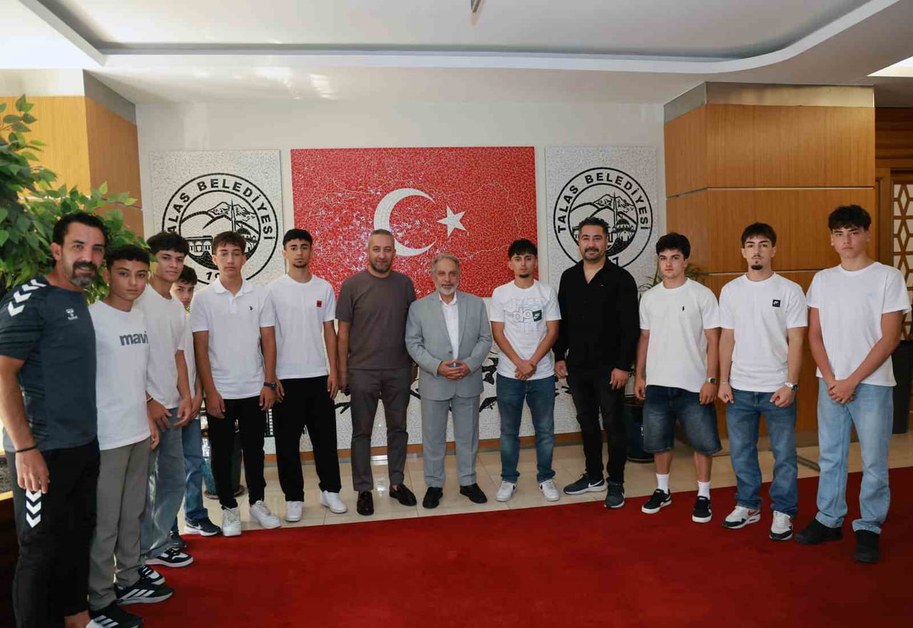 TALAS BELEDİYESPOR ALTYAPISINDAN YETİŞEN 9 GENÇ YETENEK KAYSERİSPOR’A TRANSFER OLDU.