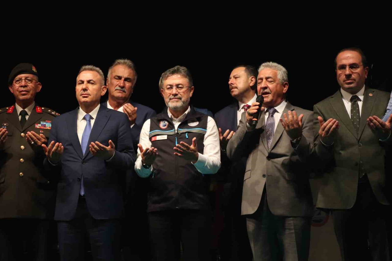 TARIM VE ORMAN BAKANI İBRAHİM YUMAKLI, İZMİR GÜZELBAHÇE'DE DÜZENLENEN TÖRENLE 2026-2027 SU...