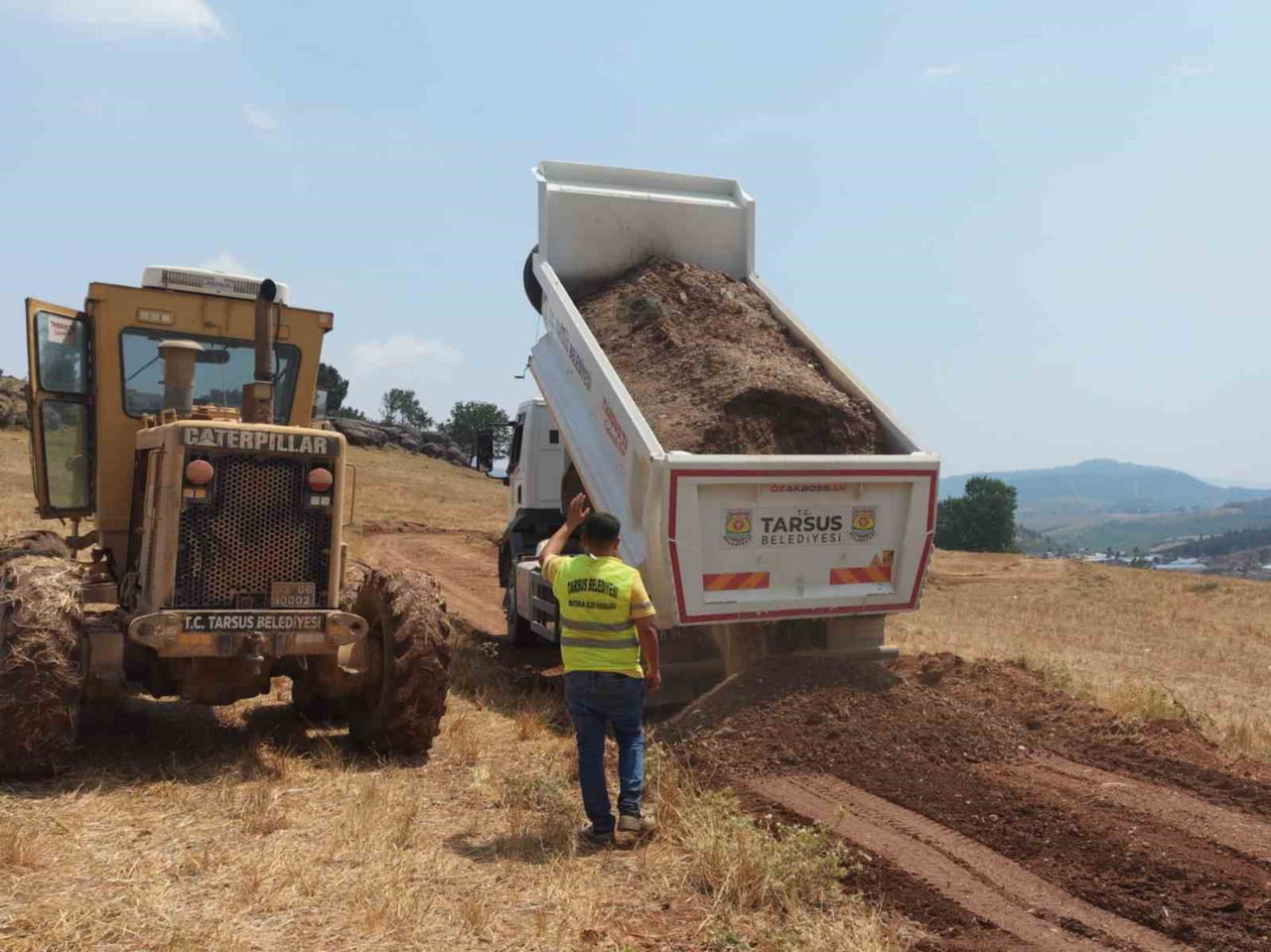 TARSUS BELEDİYESİ, KIRSAL MAHALLELERDE ULAŞIM ŞARTLARINI İYİLEŞTİRMEK AMACIYLA YOL BAKIM VE...