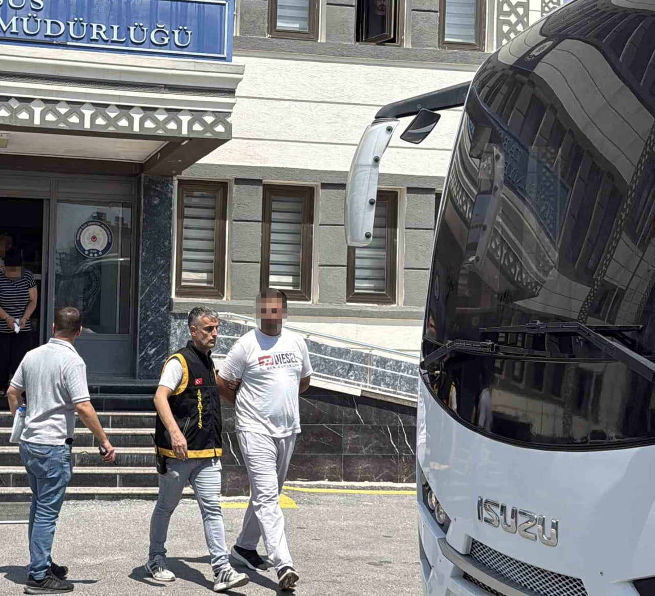 TARSUS’TA 2 KUZENİ ÖLDÜRDÜĞÜ İDDİA EDİLEN DOĞAN CESUR TUTUKLANDI