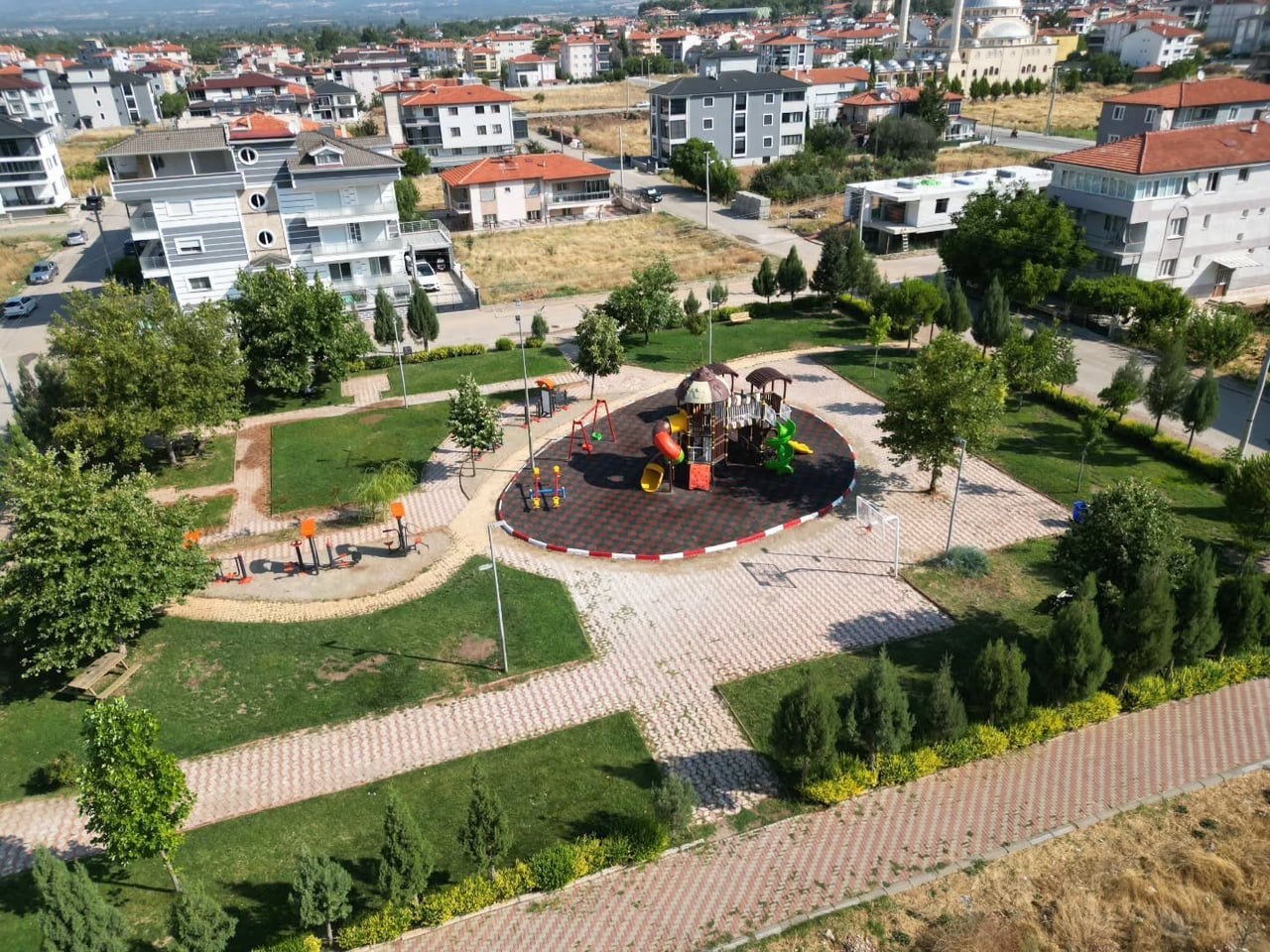 TAVAS BELEDİYE BAŞKANI KADİR TATIK, İLÇE GENELİNDEKİ PARKLARI ÇOCUKLAR İÇİN DAHA GÜVENLİ VE DAHA...