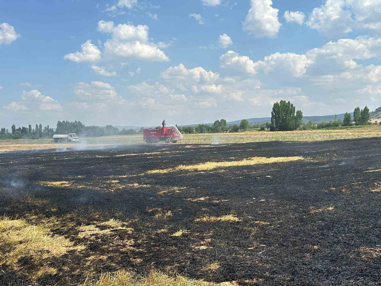 TAVŞANLI'DA ÇIKAN TARIM YANGININDA 10 DÖNÜM EKİLİ ALAN ZARAR GÖRDÜ