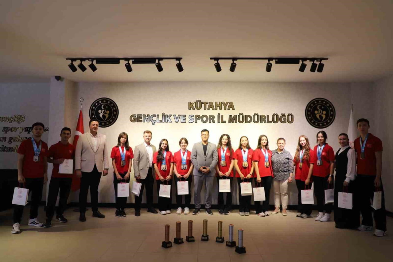 TAVŞANLI’NIN ŞAMPİYON KARATECİLERİ BAŞARILARIYLA GURURLANDIRIYOR