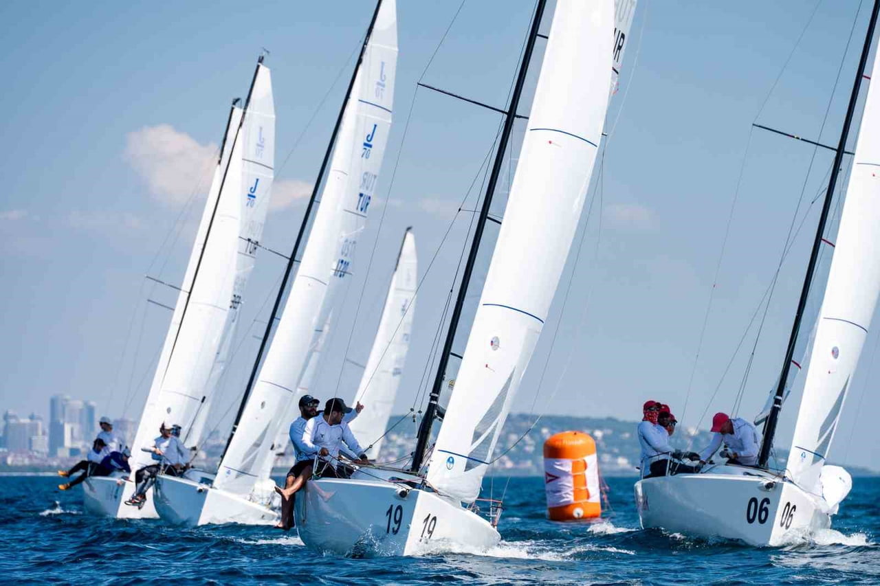 TAYK-EKER OLYMPOS REGATTA YELKEN YARIŞLARI'NDA İLK GÜNÜN SONUÇLARI BELLİ OLDU