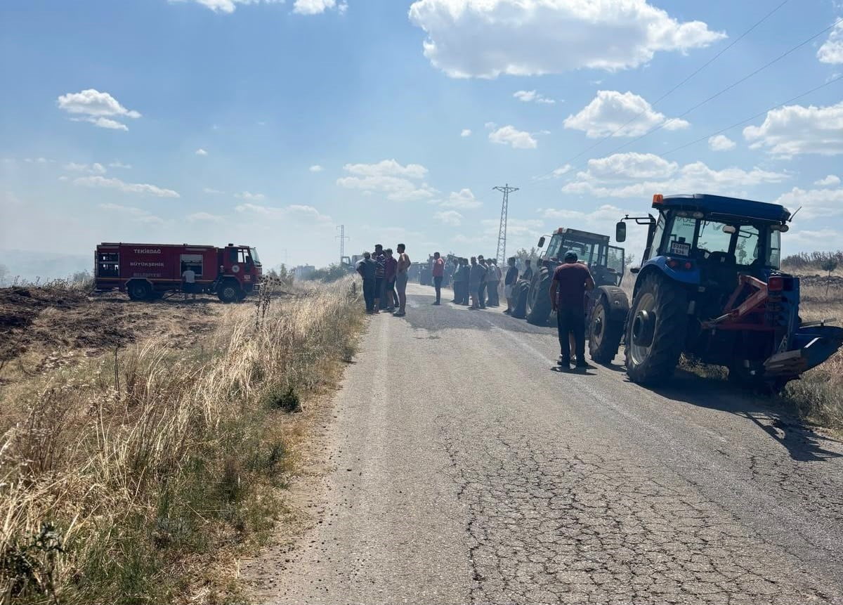 TEKİRDAĞ'IN HAYRABOLU İLÇESİNDE ÇIKAN ANIZ YANGININDA YAKLAŞIK 150 DÖNÜM TARIM ARAZİSİ ZARAR...