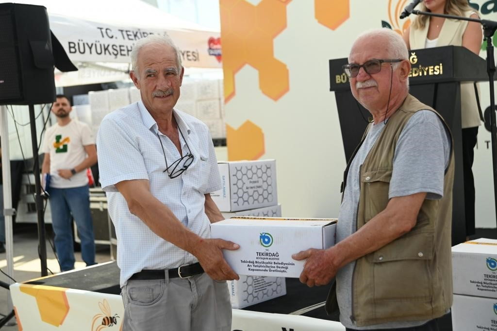 TEKİRDAĞ BÜYÜKŞEHİR BELEDİYESİ, ARI YAŞAM GÜCÜ PROJESİ KAPSAMINDA İL GENELİNDEKİ 780 ARI...