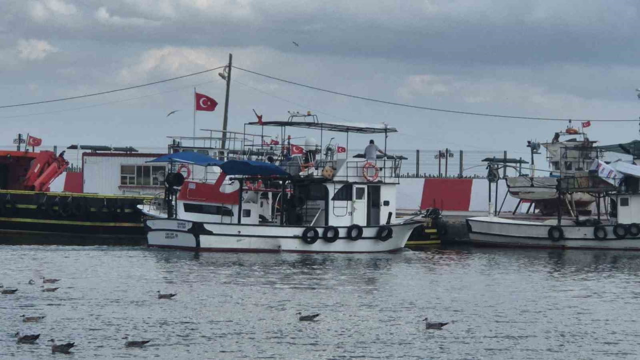 TEKİRDAĞ’DA KÜÇÜK ÖLÇEKLİ BALIKÇI TEKNELERİ İÇİN AV YASAĞININ 15 AĞUSTOS’TA SONA ERMESİYLE...