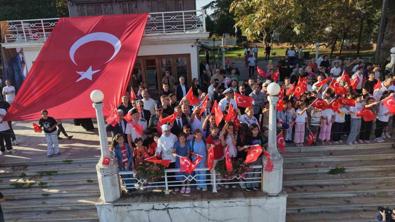 TEKNOFEST MAVİ VATAN ETKİNLİKLERİ KAPSAMINDA İZMİT KÖRFEZİ GEÇİŞİ YAPAN TÜRKİYE’NİN YERLİ VE MİLLİ...