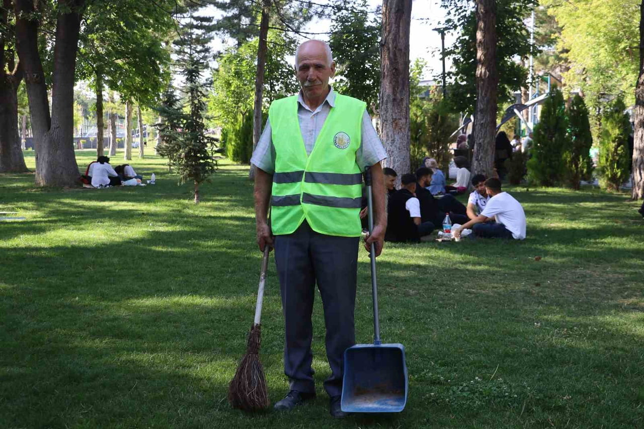 TEMİZLİK GÖREVLİSİ SIDDIK KAYA