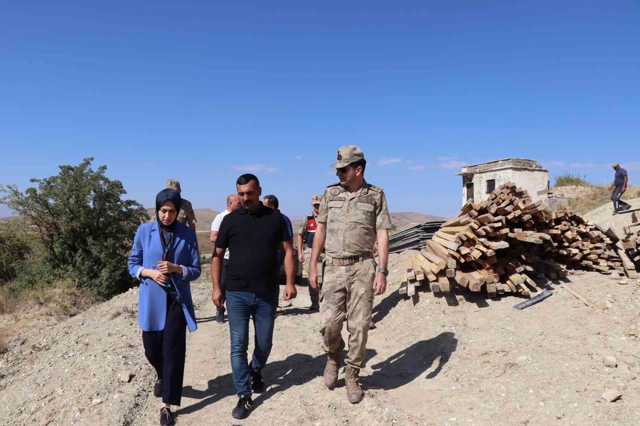 TERCAN KAYMAKAMI KÖYDES KAPSAMINDA YAPILAN ÇALIŞMALARI İNCELEDİ