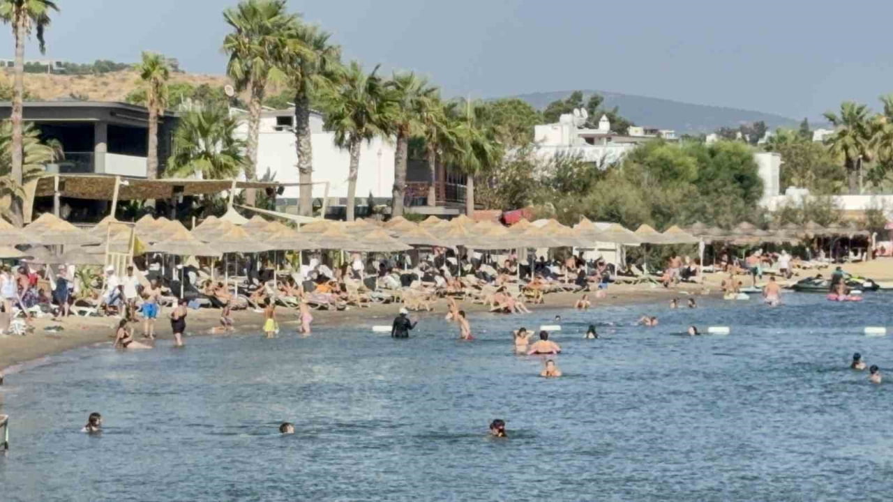 TERMOMETRELERİN 40 DERECEYİ, HİSSEDİLEN SICAKLIĞIN İSE 45 DERECEYİ GÖSTERDİĞİ İLÇEDE SICAKTAN...