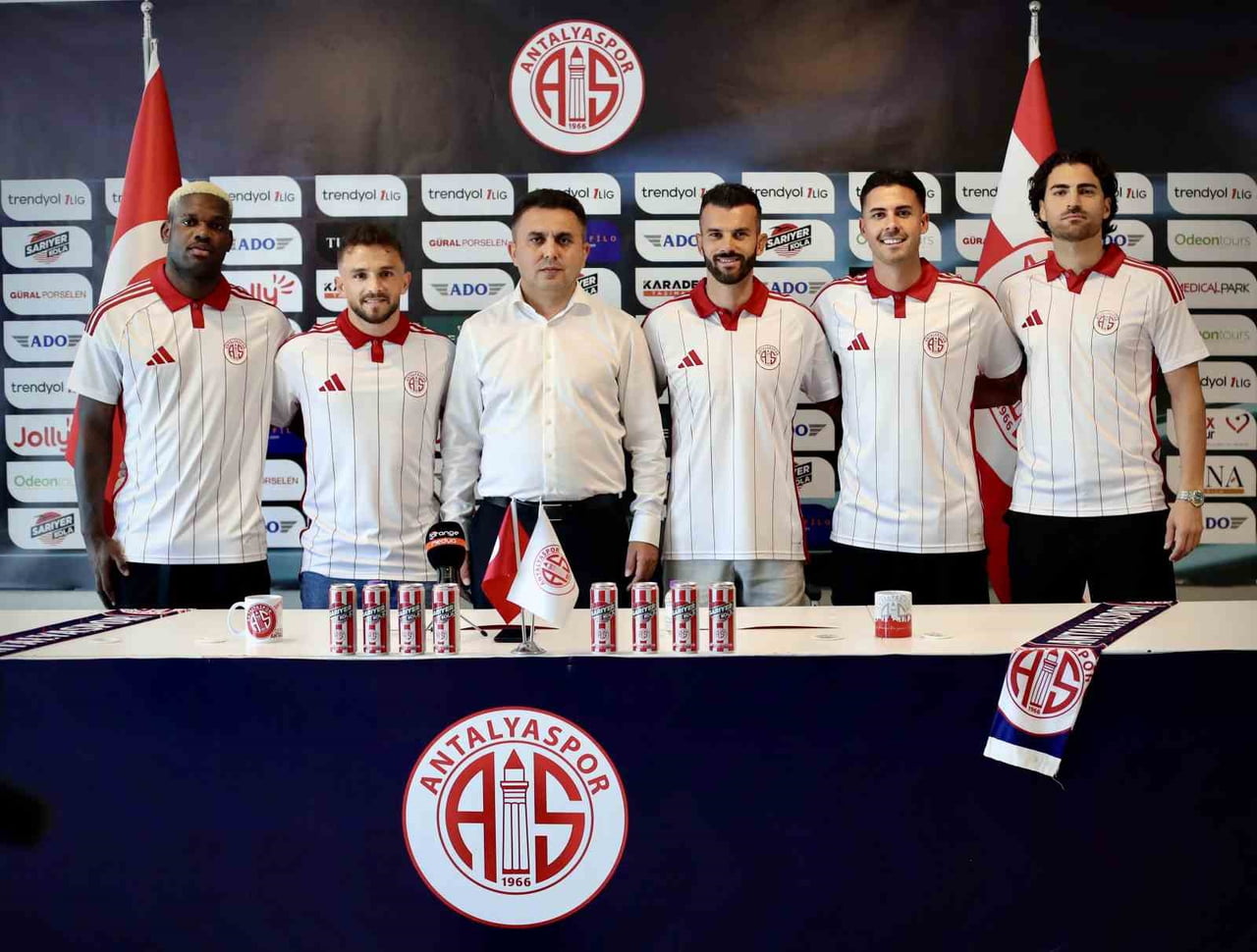 TFF 1. LİG EKİPLERİNDEN ANTALYASPOR, FIFA VE TFF'DEKİ DOSYALARINI KAPATARAK TRANSFER TAHTASINI...