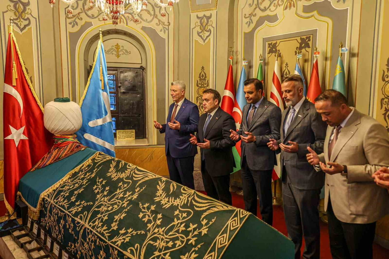 TİCARET BAKANI BOLAT, ERTUĞRUL GAZİ TÜRBESİ’Nİ ZİYARET ETTİ