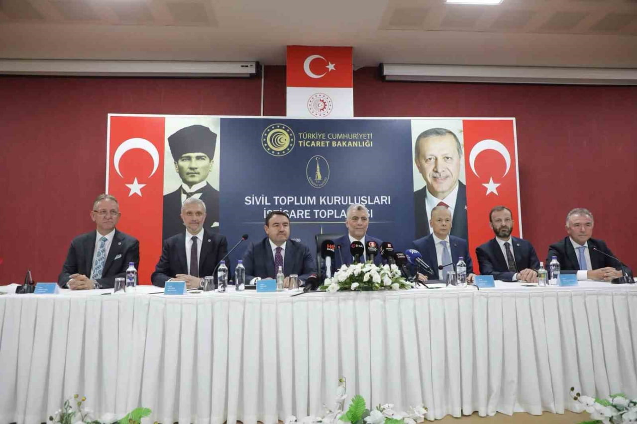 TİCARET BAKANI ÖMER BOLAT, KÜTAHYA'DA SİVİL TOPLUM KURULUŞLARI (STK) İSTİŞARE TOPLANTISI'NA...