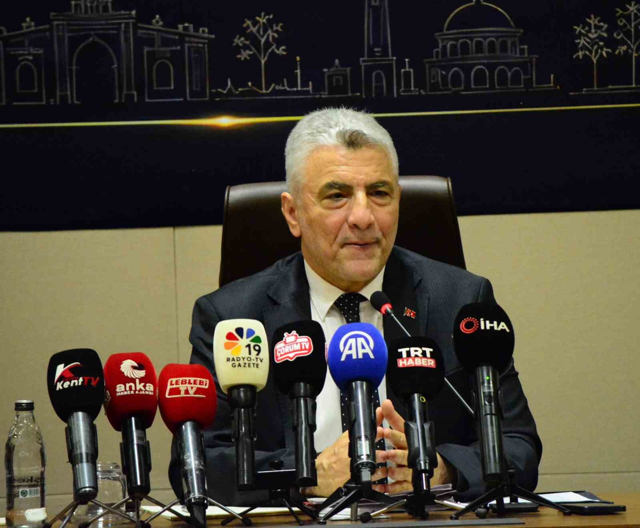TİCARET BAKANI ÖMER BOLAT, TARİHİNDE İLK KEZ SÜPER LİG'E YÜKSELEN ARCA ÇORUM SPOR'U TEBRİK...