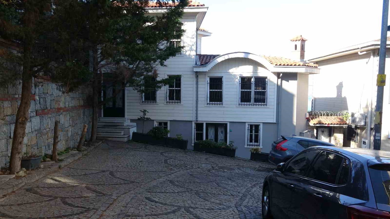 TMSF’YE 6 YIL ÖNCE DEVREDİLMİŞTİ: CAN DÜNDAR’IN ÇENGELKÖY’DEKİ EVİNİN SON HALİ...