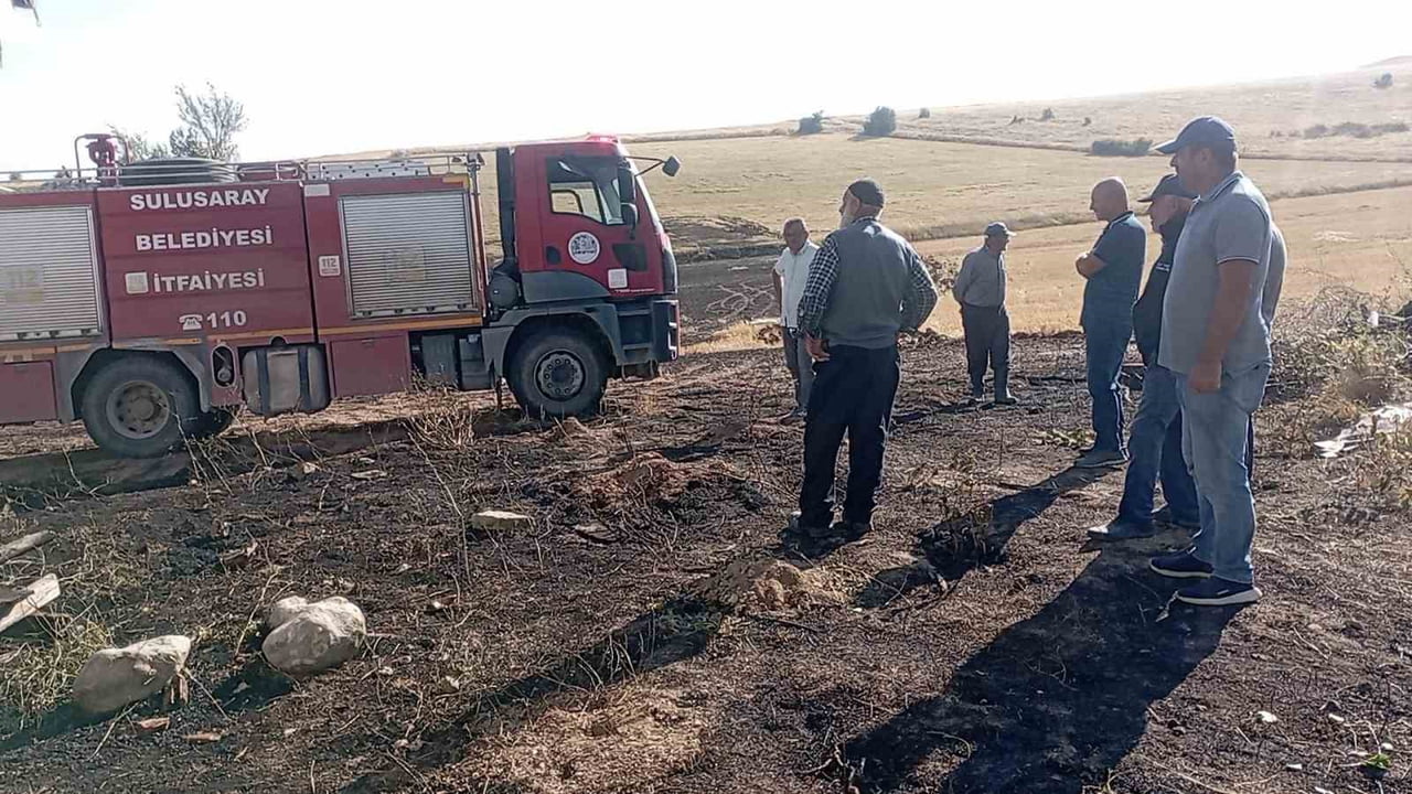 TOKAT’IN SULUSARAY İLÇESİNDE BİR EVİN EKMEK FIRINININ ALTINDAN ÇIKTIĞI BELİRTİLEN KIVILCIM, ANIZ...