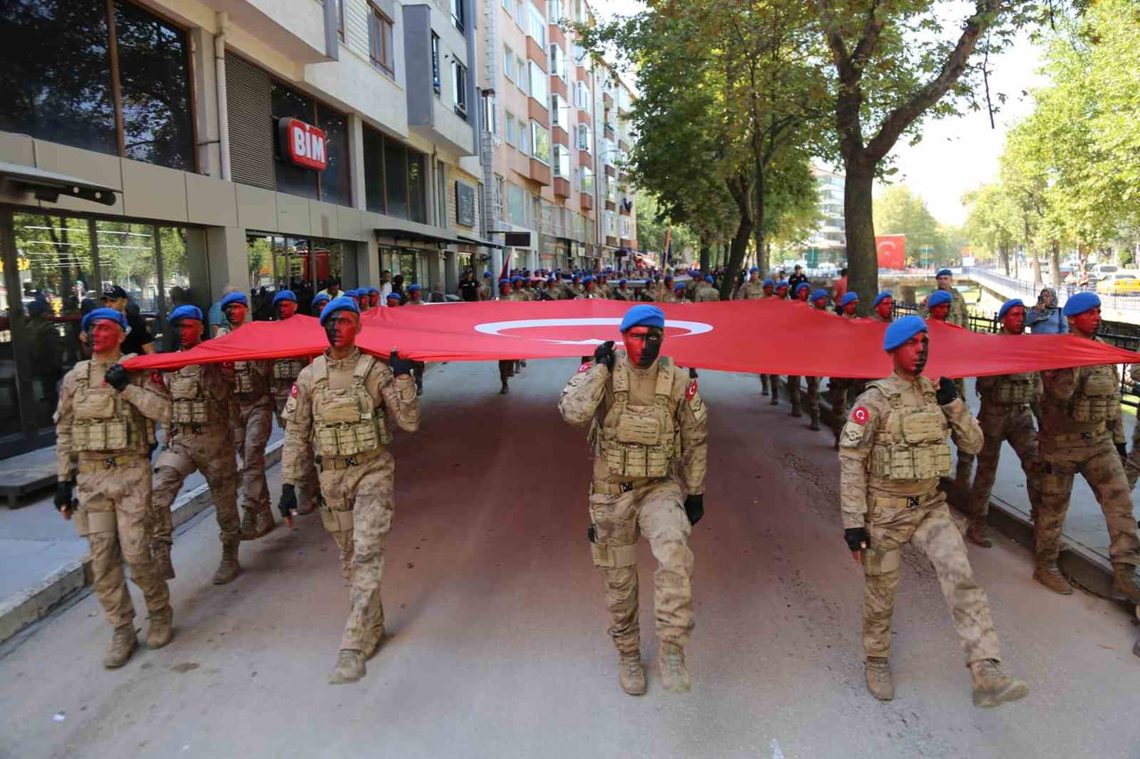 TÖRENE JANDARMA KOMANDOLAR DA KATILDI.