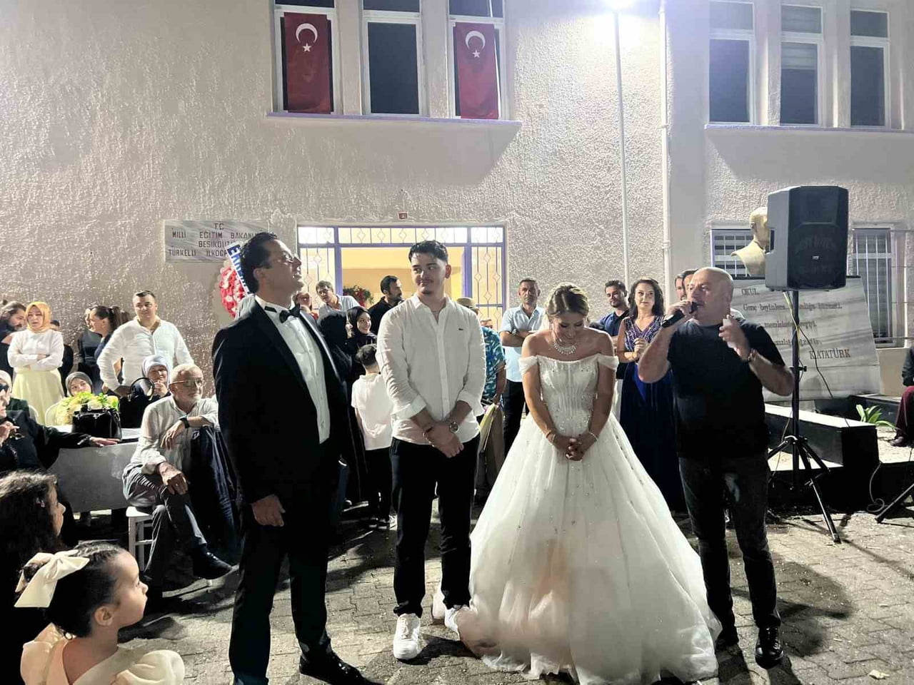 TRABZON'UN BEŞİKDÜZÜ İLÇESİNE BAĞLI OĞUZ MAHALLESİ'NDE NURGÜL VE ESER ALGAN ÇİFTİ EVLİLİKLERİNİN...